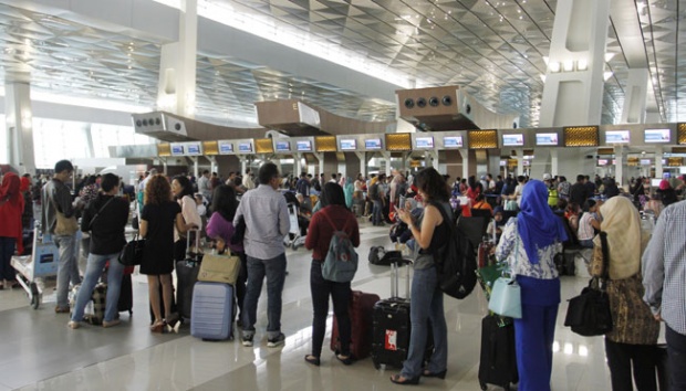 Foto : Penumpang pesawat mengantri di Terminal III Bandara Soekarno-Hatta (ist)